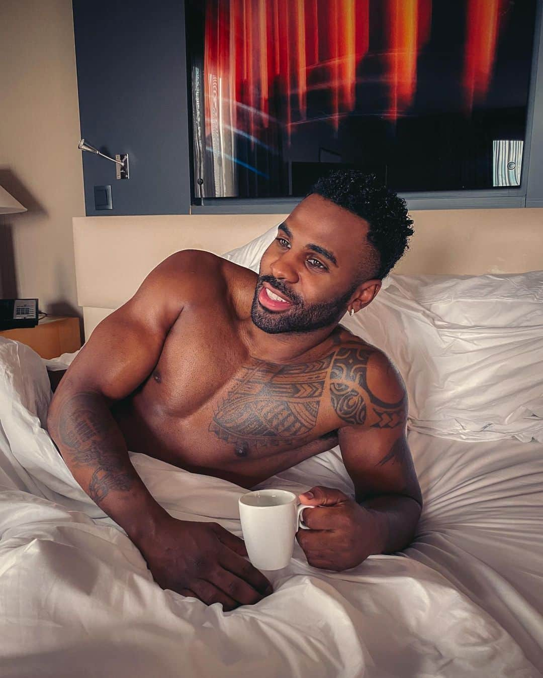 ジェイソン・デルーロさんのインスタグラム写真 - (ジェイソン・デルーロInstagram)「First thing... Coffee or Tea?」2月28日 23時56分 - jasonderulo