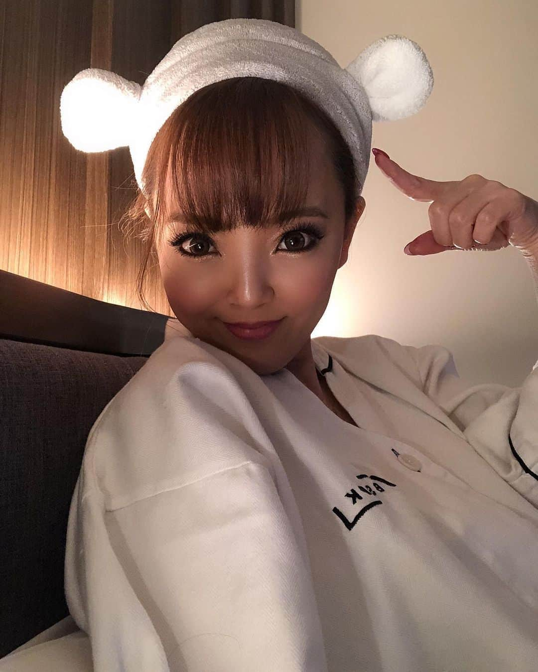 Hitomi（田中瞳）さんのインスタグラム写真 - (Hitomi（田中瞳）Instagram)「プレゼントでもらったやつー🐻可愛い💕 熊であってるのかな？ネズミ？🐭 ありがとう💗」2月28日 23時58分 - official_hitomitanaka