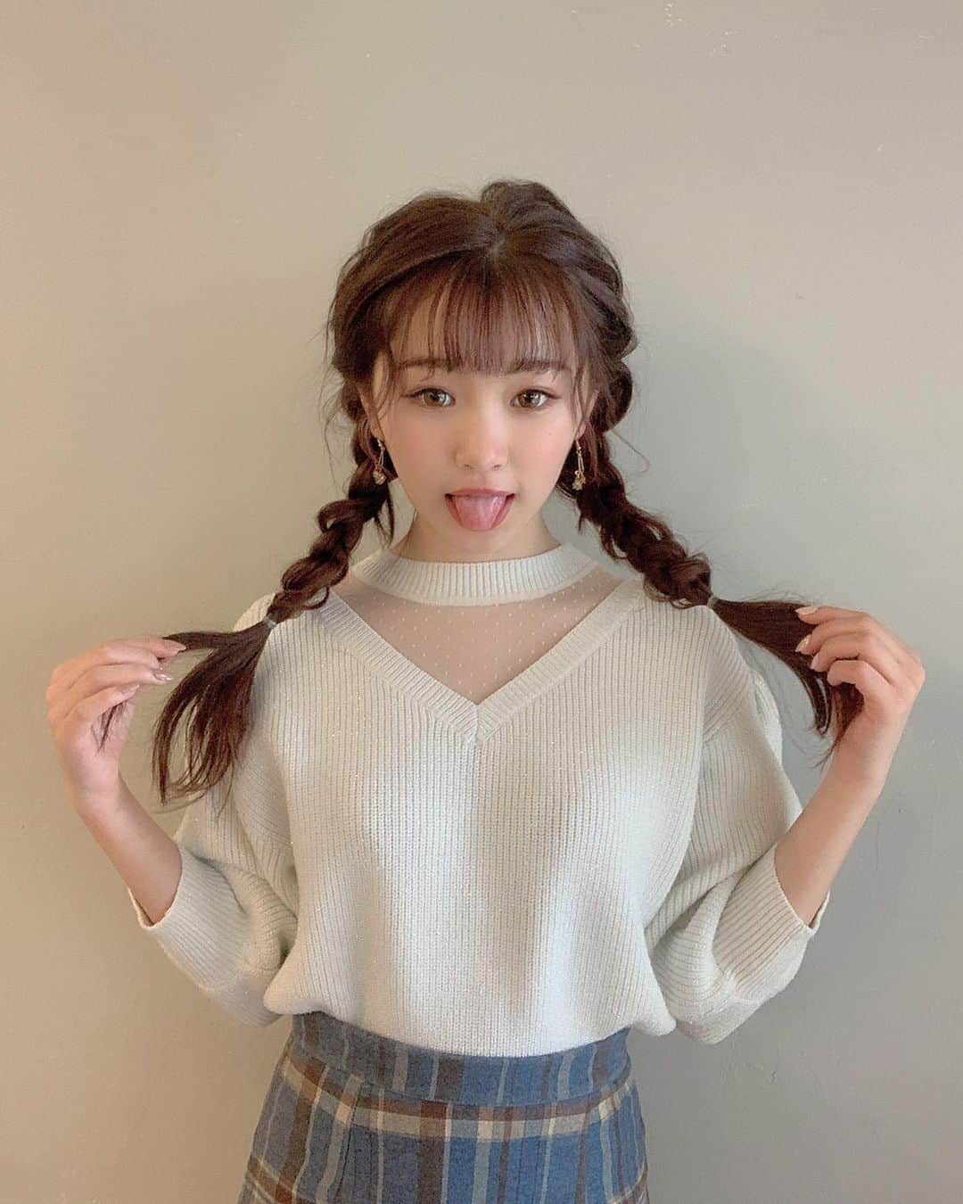 平野夢来（ゆぴぴ）のインスタグラム：「【Popteen発売日です】 ・ ・ ・ 今回は大好きなクレアさんとねおさんの卒業号です‪‪❤︎‬ おめでとう御座います‪‪❤︎‬‪‪❤︎‬ ・ ・ 事務所の先輩でもあり、いつも沢山相談をのってくださり優しくて自分の世界観があるクレアさんがとっても大好きです🤧‪‪❤︎‬‪‪❤︎‬ ・ ・ ねおさんはPopteenに入る前からYouTubeなどでも知っていてまさか一緒に撮影ができたりお話できたりできるなんて思ってなくて本当にやさしくて努力家で優しい先輩で本当にすごく大好きです!! ・ ・ そして！ 今回はちゃんえなさんかのんさんのんちちゃんと甘めアイテムを使って【春の甘め流行服攻略てく!!】があるので皆さん是非チェックして【好きなモデル 】の所に【ゆぴぴ】お願いします✈︎‪‪❤︎‬‪‪❤︎‬ ・ ・ ・ 改めてクレアさんねおさん!!おめでとう御座います🤧‪‪❤︎‬‪‪❤︎‬ またお仕事できるように頑張ります‪‪❤︎‬‪‪❤︎‬ #Popteen #ゆぴぴ #甘めコーデ #ラテカラー#JC  #くすみぱすてる #ljc」