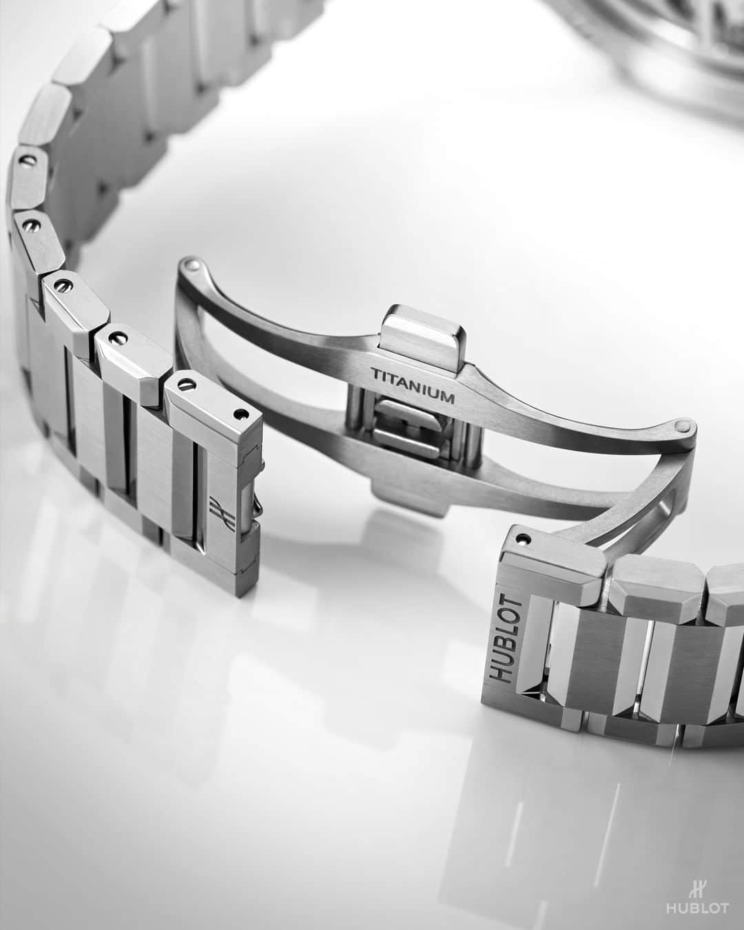 ウブロさんのインスタグラム写真 - (ウブロInstagram)「New #BigBangIntegral Titanium: a unique bracelet unlike any other.」2月29日 0時02分 - hublot