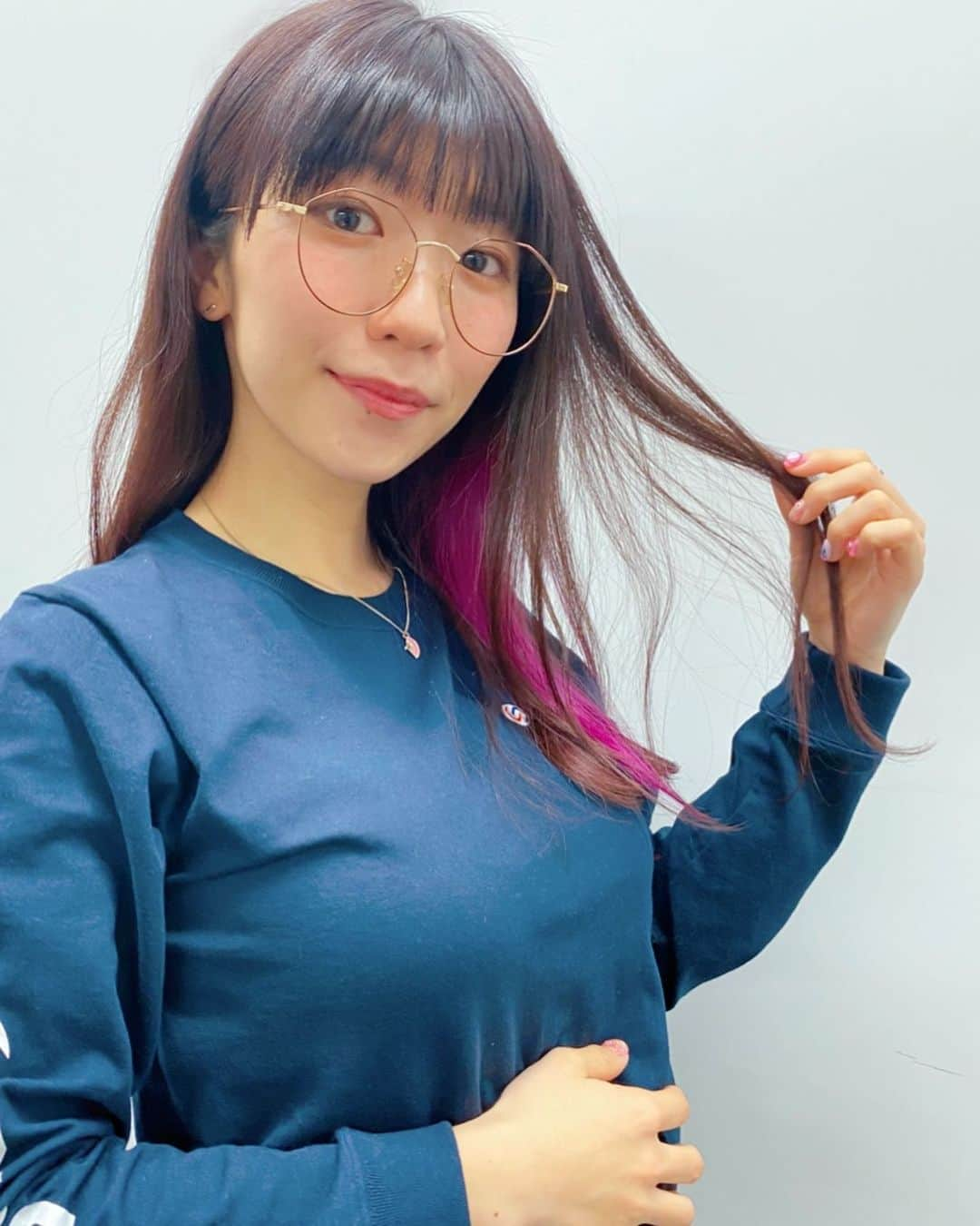 ぱいぱいでか美さんのインスタグラム写真 - (ぱいぱいでか美Instagram)「Spicaでメンテ！PINK復活❤︎ ꙳ #spica #hairsalon #原宿 #haircolor #innercolor #treatment ꙳ 2月はおぜちゃん強化月間だったので インナーも青にしてましたが またトレードマークのドPINKに戻したよーん。 青の抜け方が綺麗だったからピンク入れても何の問題もなかった☻ それに合わせて全体もいつも通りピンクみ強い感じで。 で、先月やっぱり前髪重ためにしよかなって切ってもらったのに 撤回！やっぱ軽くします というワガママをすんなり受け入れてくれた 中田さんに感謝です。笑 いつもありがとうございます！ . 明日ライブ予定あったから今日メンテ行ったんだけど 中止になったので 会えない間は積極的に自撮りをしておきます。 公式LINEとかで送ります。」2月29日 0時18分 - paipaidekami