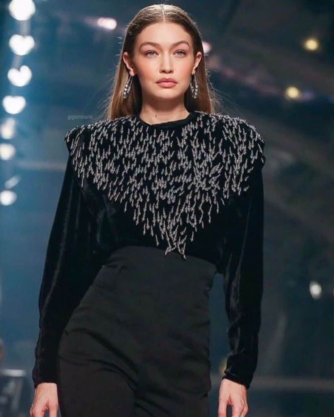 ジジ・ハディッドのインスタグラム：「Love Forever @isabelmarant thank you for being you ! ♡ it’s always an honor and pleasure to walk your show :) @sagliogeraldine」