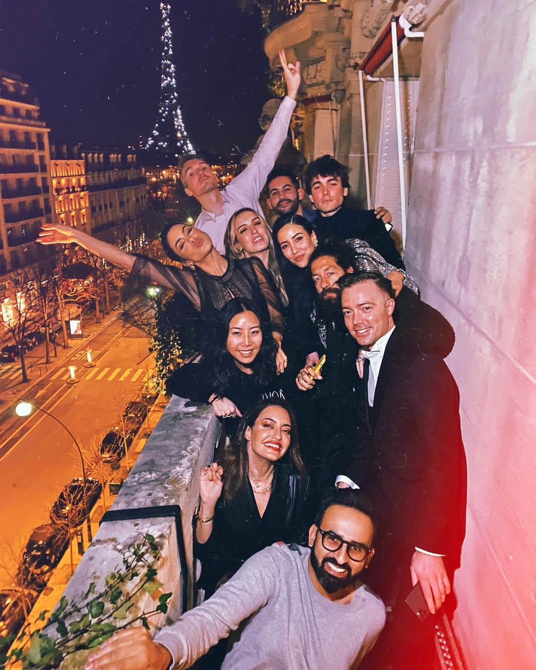 Camila Coelhoさんのインスタグラム写真 - (Camila CoelhoInstagram)「#AboutLastNight 🎉 It was supposed to be a relaxed #birthday night but ended up being soooo FUN! (Thanks  @plaza_athenee for my beautiful surprise bday cake )! ——— #SobreOntem A noite era pra ser relax mas acabou sendo uma diversão que só! (Com direito a vários bolos surpresa haha) #aniversario」2月29日 0時57分 - camilacoelho