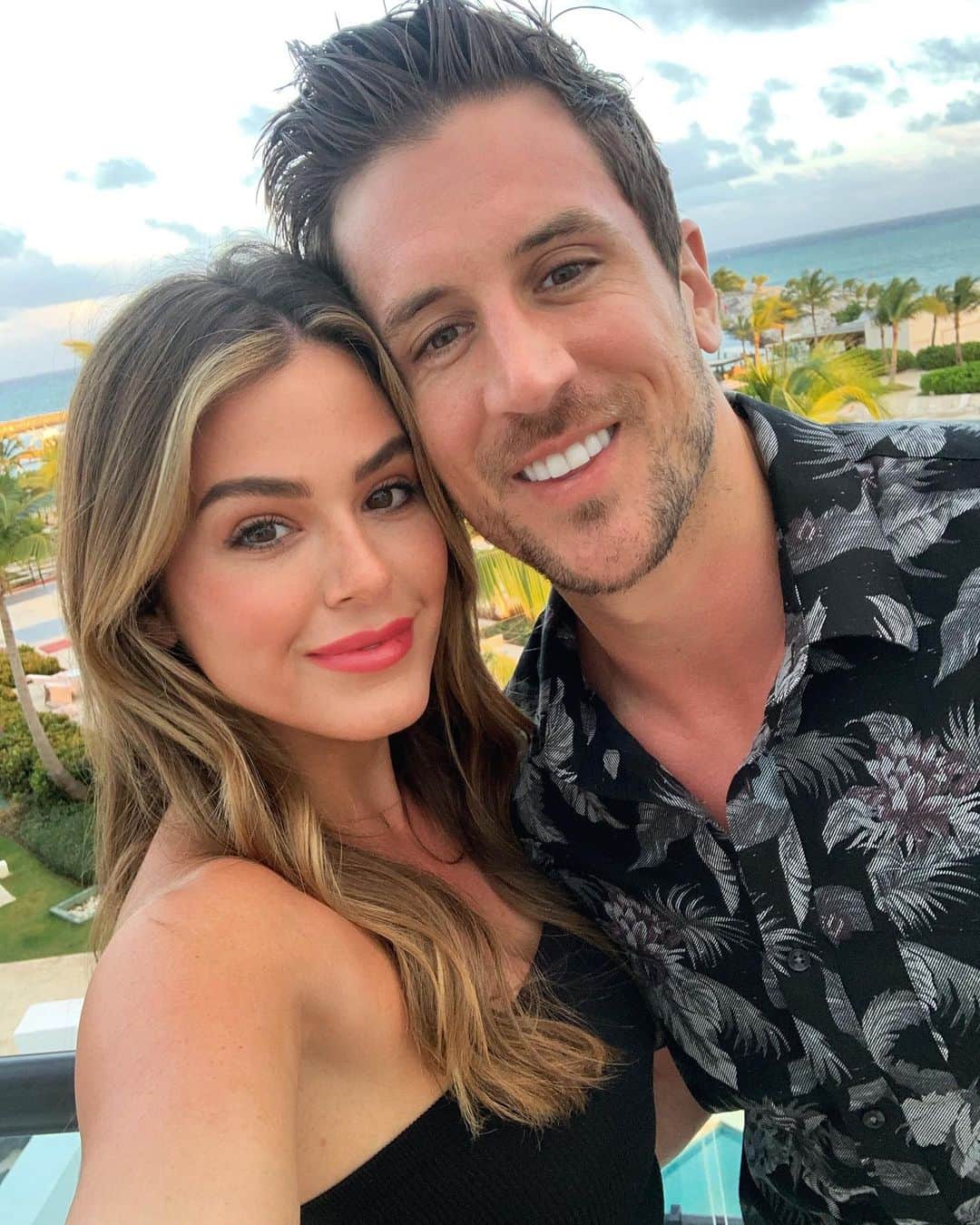 ジョジョ・フレッチャーのインスタグラム：「Missing the beach but there is something about being home that just makes me so happy ☺️」