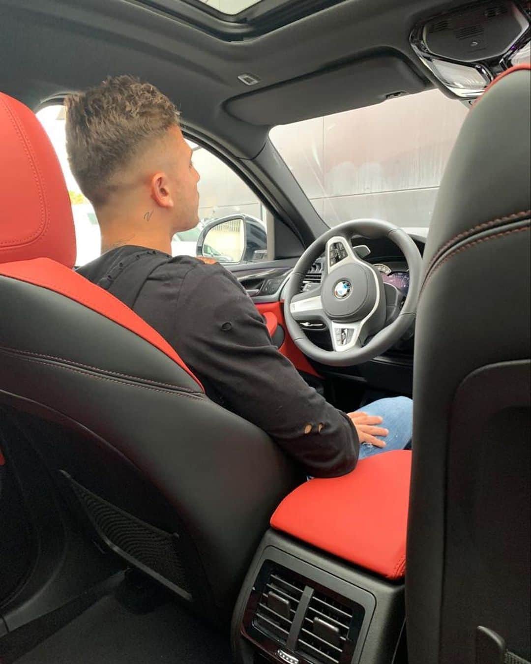 パブロ・マフェオのインスタグラム：「@bmwautomotorcosta muchas gracias por el trato, la profesionalidad y la dedicación.. es un placer conocer a gente como vosotros🙏🤝🚗」