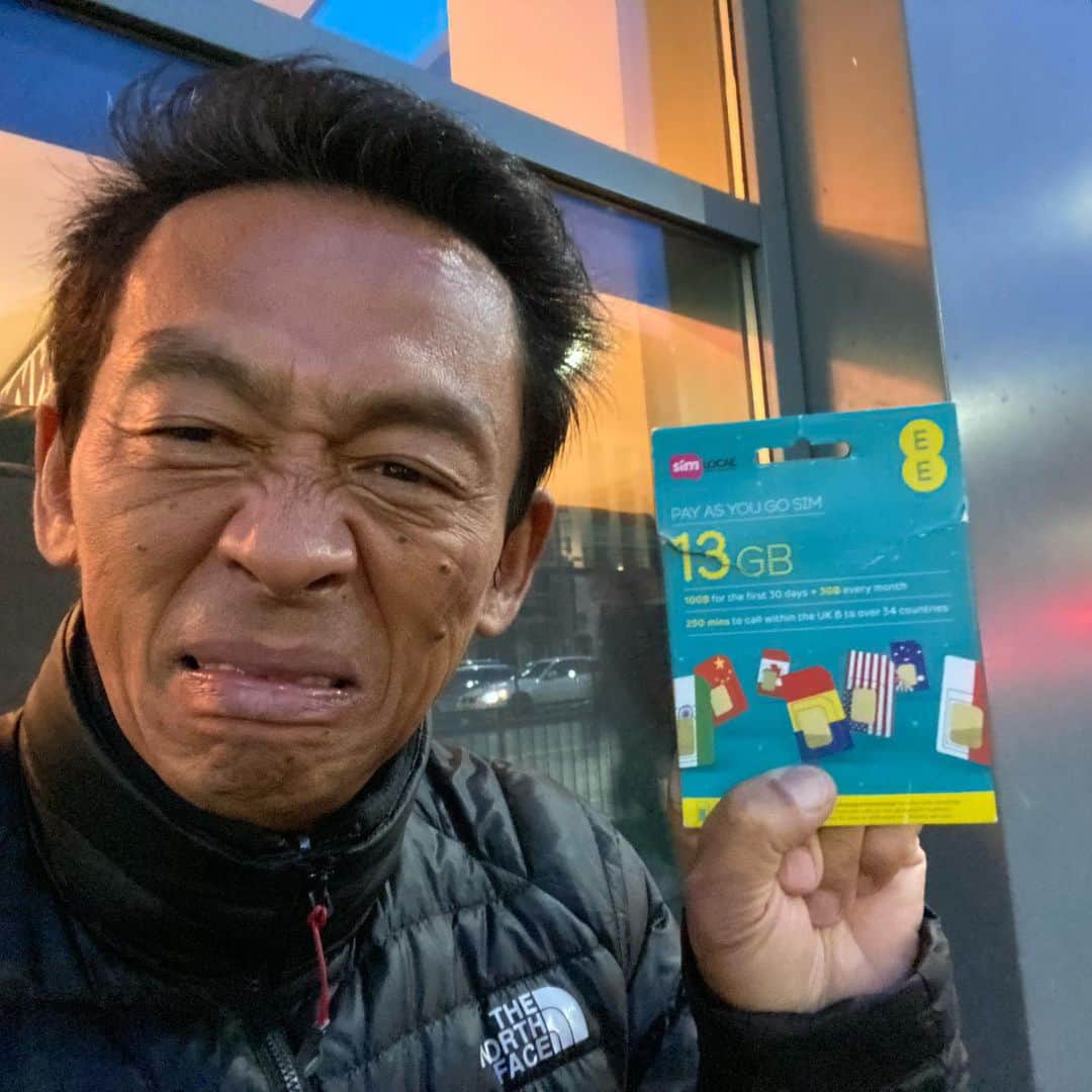 ぜんじろうのインスタグラム：「ここのsimカード、、日本のi phoneと相性悪いらしい。しかも返金してくれず。ぎゃー」