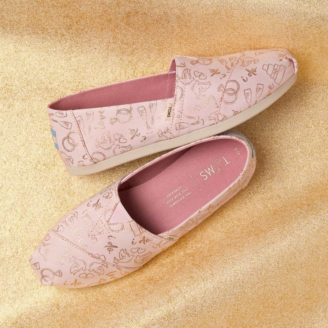 トムズシューズのインスタグラム：「Here comes the wedding collection. Check out the shoes for saying "I do." Link in bio.」
