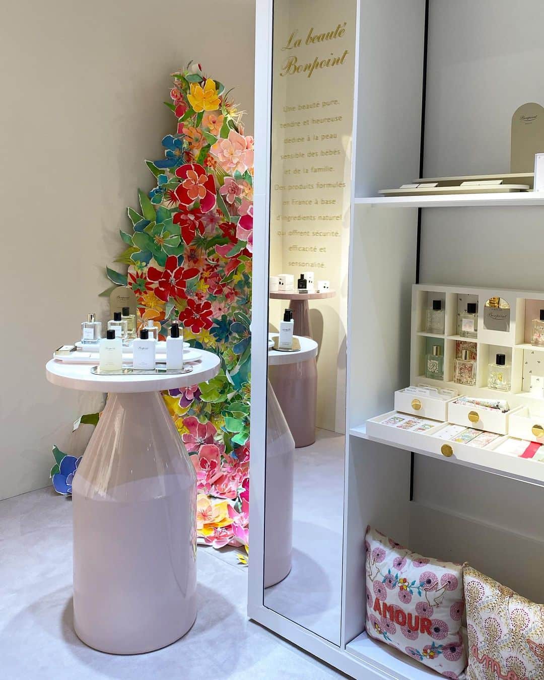 bonpointさんのインスタグラム写真 - (bonpointInstagram)「Join us this weekend at our new pop-up store in Le Marais and discover some exclusive #Bonpoint pieces, @libertylondon accessories within our Liberty Room, a delicate space dedicated to La Beauté and many other surprises 🍒」2月29日 1時42分 - bonpoint