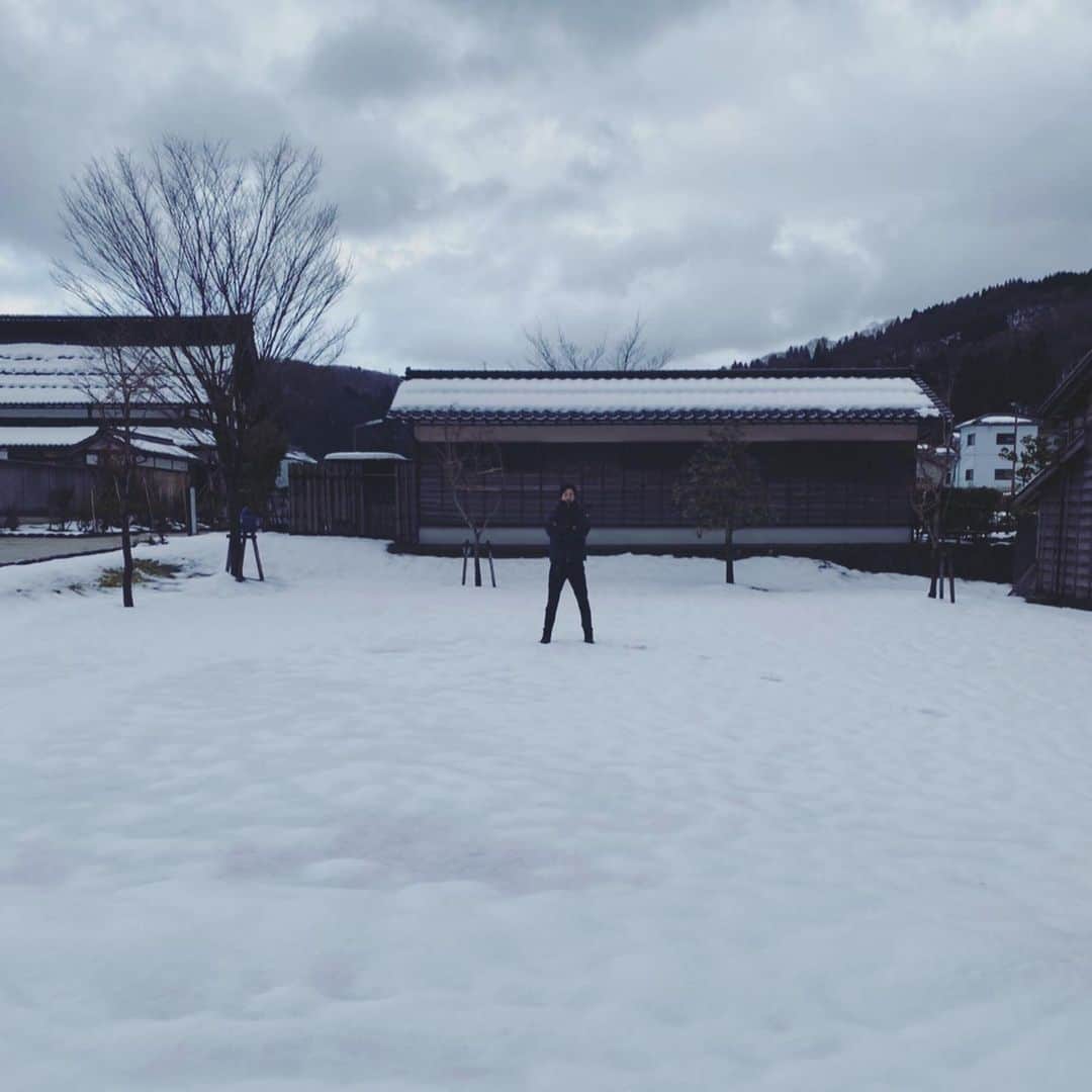 谷遼のインスタグラム：「今年の初雪だったやつ  #雪 #金沢 #全然飛べてない」