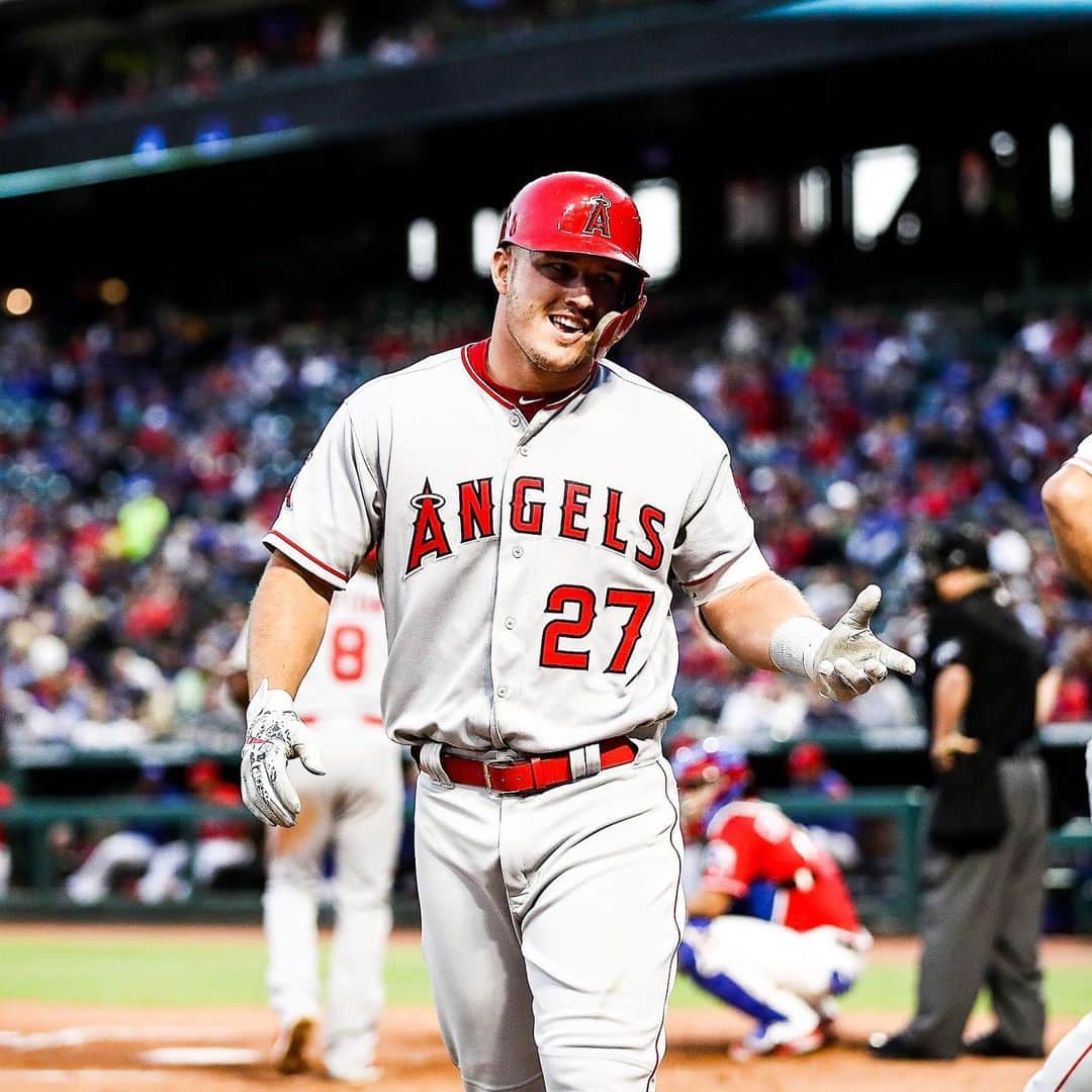MLBさんのインスタグラム写真 - (MLBInstagram)「There's 27 days until Opening Day. Here's Mike Trout doing cool stuff.」2月29日 2時07分 - mlb