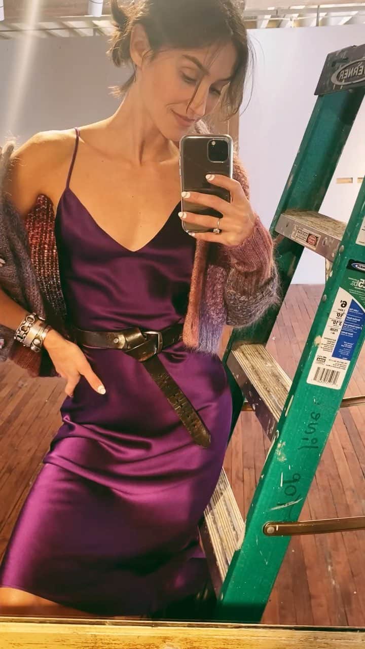 ダニジョーのインスタグラム：「In this styling episode, Danni stands on a ladder (DANNIJO is moving locations!!!) and breaks down why she’s living for Aubergine, who did her white nails and how to rig a button down sweater so it can be worn off the shoulder. Watch and see 🥳  Shop Danni’s look: Aubergine Midi: https://dannijo.com/products/aubergine-midi-slip-dress  Armparty: https://dannijo.com/collections/cuff-bracelets」
