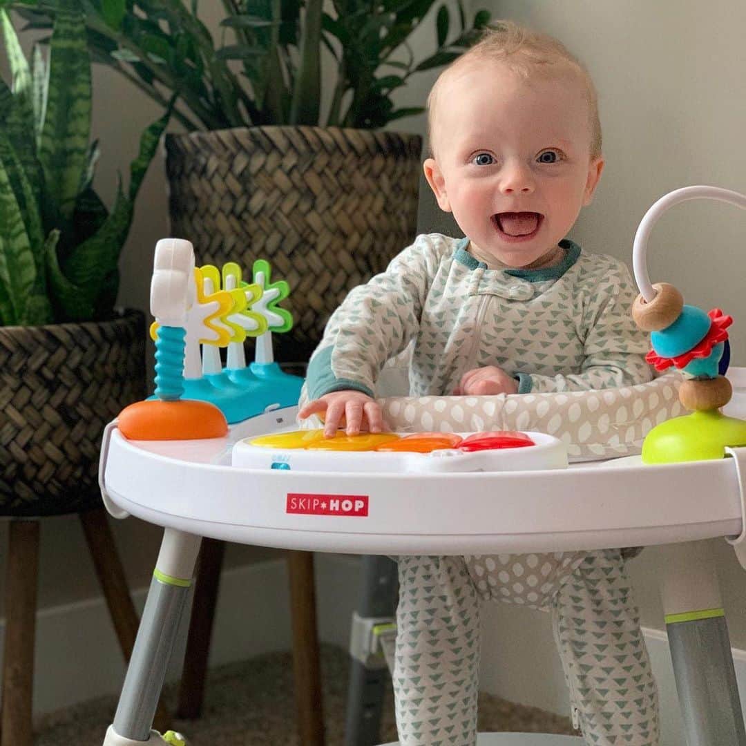Skip Hopさんのインスタグラム写真 - (Skip HopInstagram)「✔️ 3-Stage Activity Center ❣️Why You Need It: Converts to a play table 📸:@hayleylynnlifestyle  #parentingtips #newparent #activitycenter #playtime #skiphop」2月29日 2時33分 - skiphop