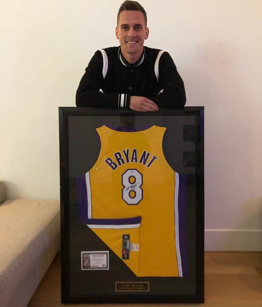 アルカディウシュ・ミリクのインスタグラム：「Grazie a tutti per gli auguri...qui con uno dei regali più belli nella mia vita🥳 #mambamentality  Dziękuję wszystkim za życzenia... a tu najlepszy prezent jaki kiedykolwiek dostałem🥳  Thanks to everybody for the wishes...here with one of the best gift I have ever had🥳」