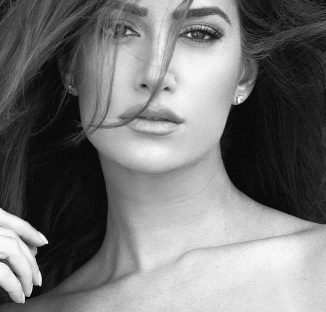 のインスタグラム：「“Nothing is more dangerous than a woman who is focused and unimpressed” #blackandwhite #screenshot from #beautyvideo」