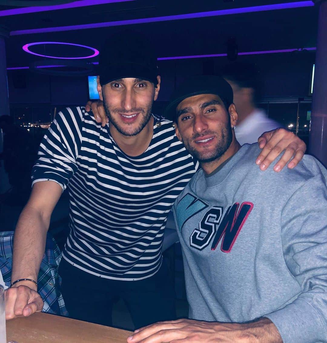 マルアン・フェライニのインスタグラム：「Only a brother can love like a father #speaklui#lafafa#lesang#」