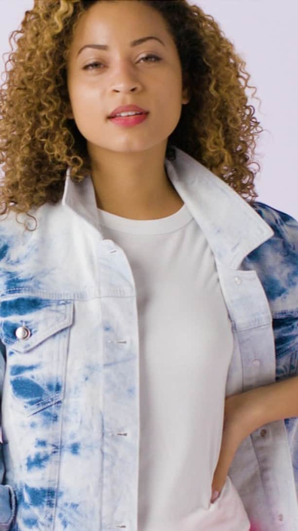 ロック&リパブリックのインスタグラム：「Tie-dye is back in a big way—and we’re here for it. ✌️Whether you’re ready to go all in with it or just want to add an accent, we’ve got looks you’ll love. Check out these throwback-inspired styles and more: https://cur.lt/380BnKt」