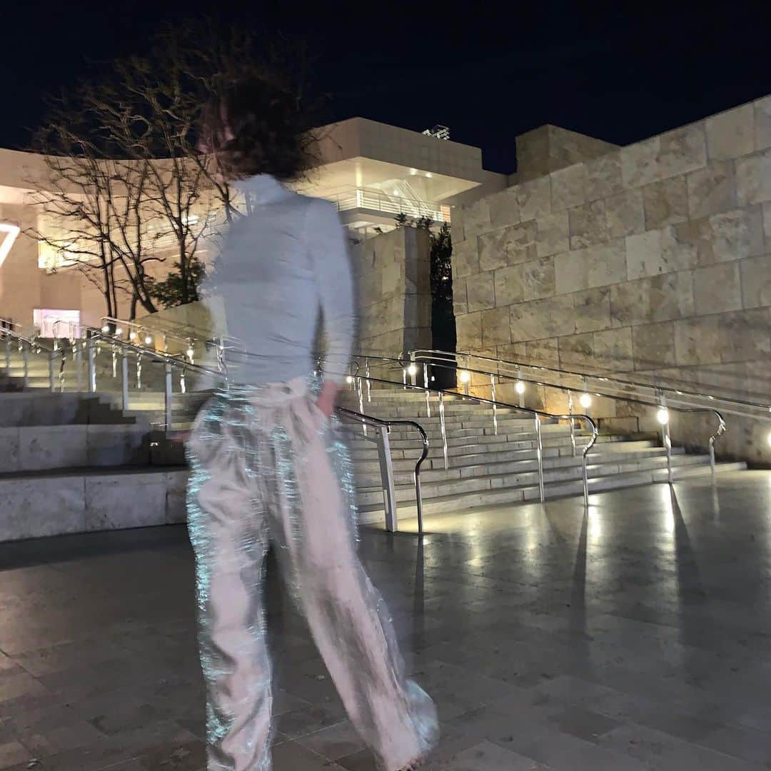 カーラ・デラスのインスタグラム：「🔓 The other night @gettymuseum 🔉▫️」