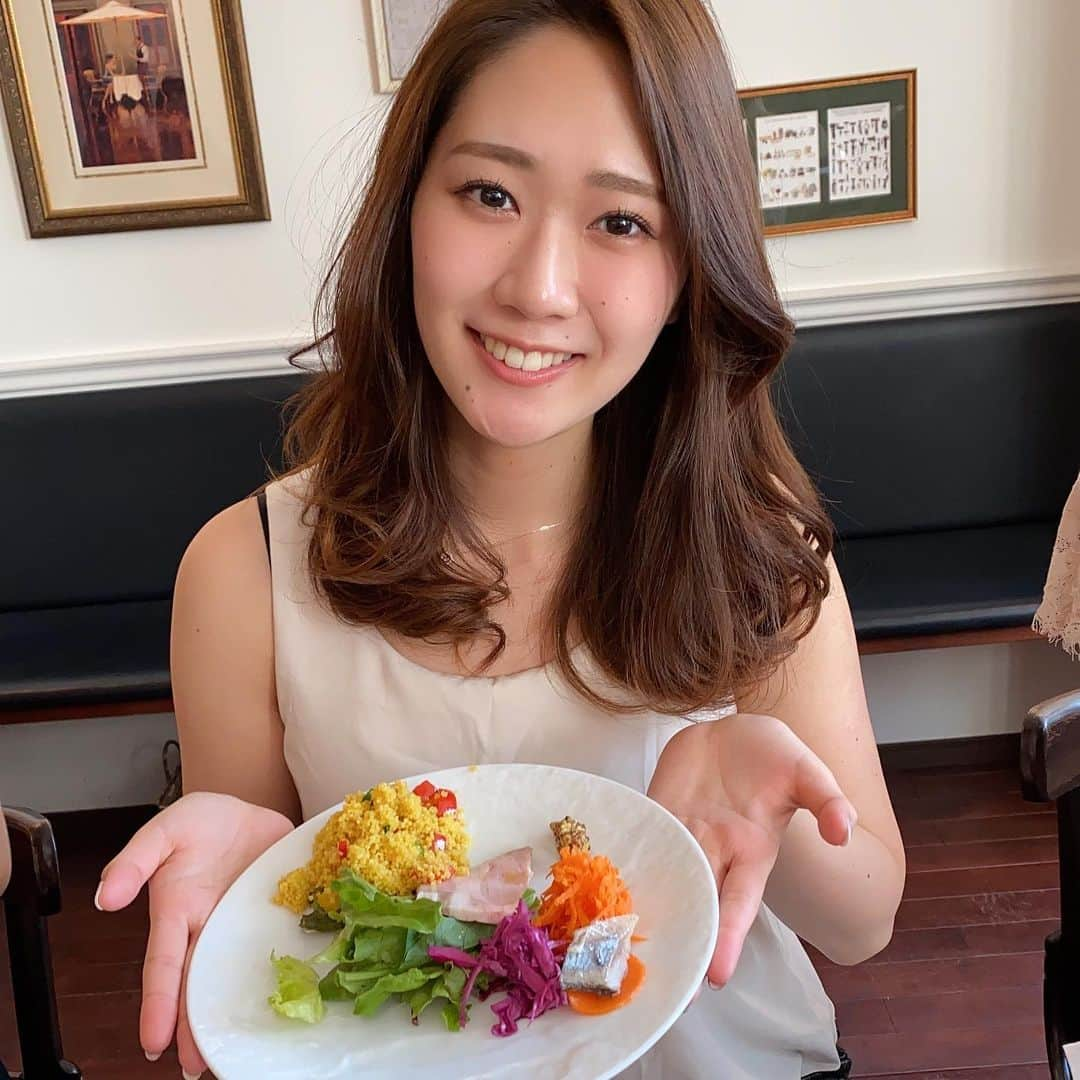 藤澤響花さんのインスタグラム写真 - (藤澤響花Instagram)「🍽 美しい所作で食べるってすごく大事😌 ． ビューティーキャンプでテーブルマナーを教えて頂きました。お料理全て繊細な味で美味しかった〜💗素敵な店内で会話も弾みました♪♪ ソムリエさんもいるそうです🍷 #静岡グルメ#オッサン#ソムリエ#ビストロ#静岡ビストロ#ランチ#静岡ランチ#グルメ好きな人と繋がりたい#ミスコン#ミスユニバース#女子大生#foodstagram#instafood#bistro#lunch#instagood」2月29日 3時54分 - kyoka_fujisawa