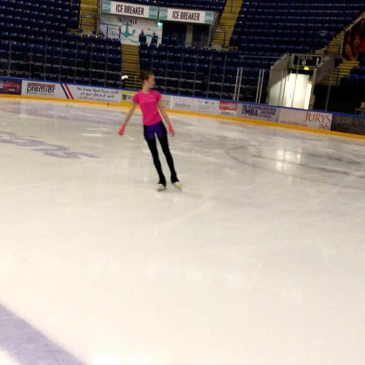 Phil Harrisのインスタグラム：「Only one week until @elena.k.o.m.o.v.a steps on the ice for her short program at the @isufigureskating Junior World Championships! 🙌🏼💪🏼✨ @britishiceskating ⛸🇬🇧 #coach #proud #ready #athlete #training #2A #3T #friday」