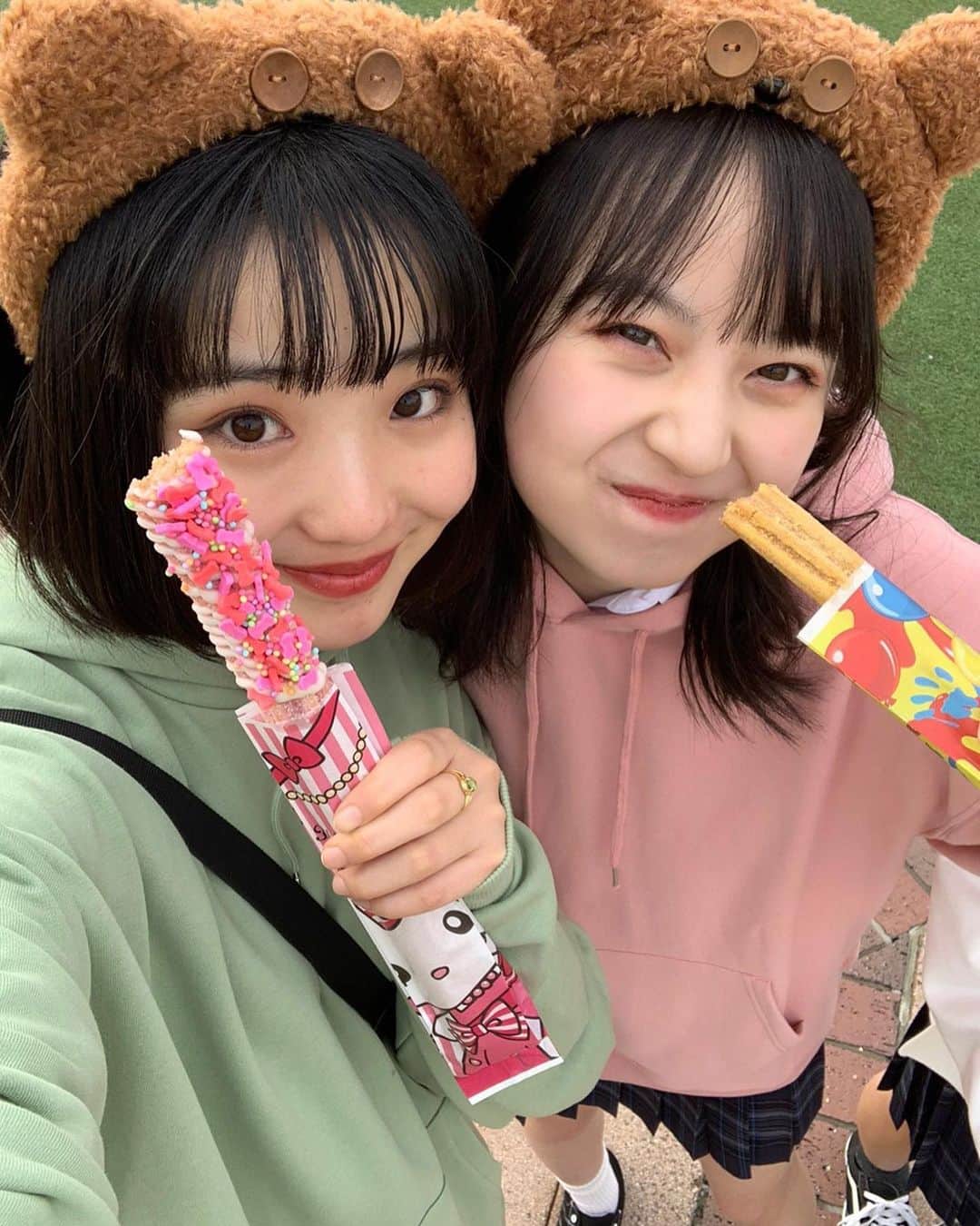 白井杏奈のインスタグラム：「・ ニコラ発売しました🎀🎀 今月号では高一みんなでUSJに行ってきました♡ たくさん写真あるからたくさん投稿します🥺 誌面もSNSのチェックもよろしくお願いします！ #ニコラ #usj」