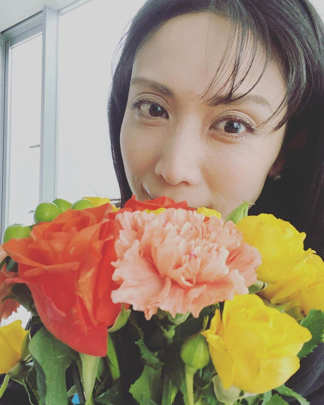 松川浩子さんのインスタグラム写真 - (松川浩子Instagram)「それゆけメッセンジャー！ お聴き下さり ありがとうございました。  このたび 卒業することになりました。  最初はなんて怖いお2人と ドキドキ&半ベソでしたが イジられまくって だんだん、開き直れました。  難破船歌ったり 年甲斐もなく踊ったり 色々楽しゅうございました。  これからは ラジオはええなぁで、 テレビはちちんぷいぷいを 引き続きよろしくお願いします❤️ そして明日は✨✨✨ コトノハものがたりの世界2020  イベントができなくなったので ネット配信します👍 YouTube MBSアナウンサーチャンネルから もしくはMBS動画イズムで 14:00〜ご覧下さい🙇‍♀️ 全力で頑張ります！  #それゆけメッセンジャー #mbsラジオ#松川浩子 #コトノハ #mbsアナウンサー #朗読会 #youtubeチャンネル始めます #mbsアナウンサーチャンネル#どこからでも見られるよ#生配信なので楽しみにしてください」2月29日 13時55分 - hiroko_matsukawambs