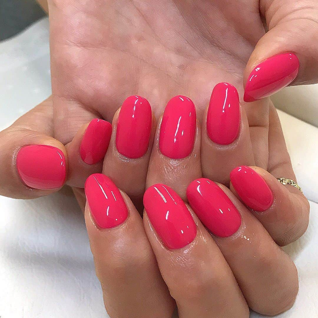 宮川杏奈さんのインスタグラム写真 - (宮川杏奈Instagram)「ネイルチェンジ💅 まどっちの推しでやってみたピンクが 私に合ってるか心配だったけど みんなに好評なのでよかったぁぁぁ‼️ . 爪めちゃくちゃ綺麗って褒めて貰えたけど まどっちの丁寧な仕事のお陰🤲🏽💕 まどっちの！ワンカラーが大好きです😘 .  #まどっちネイル #ピンクネイル #ワンカラーネイル  #春ネイル #カーキネイル #ミリタリーネイル #カーキ #フットネイル #ネイル好きな人と繋がりたい  #ネイル #ネイルチェンジ #ジェルネイル #ネイルデザイン  #ネイルアート  #ネイル好き  #ねいる」2月29日 13時57分 - an1221na