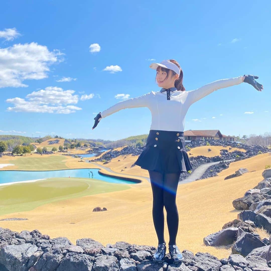中村奏絵さんのインスタグラム写真 - (中村奏絵Instagram)「初めての吉井カントリークラブ🏌️‍♀️気持ち良い綺麗な青空😌✨ ウェアは@j.jane_japan 🎀 可愛いくてお気に入りです♡  みんなが安心して生活出来る日が1日でも早く訪れますように🌈  #群馬 #ゴルフ #ゴルフ女子 #ゴルフコーデ #週末ゴルフ #golf」2月29日 14時06分 - kanikanikanii