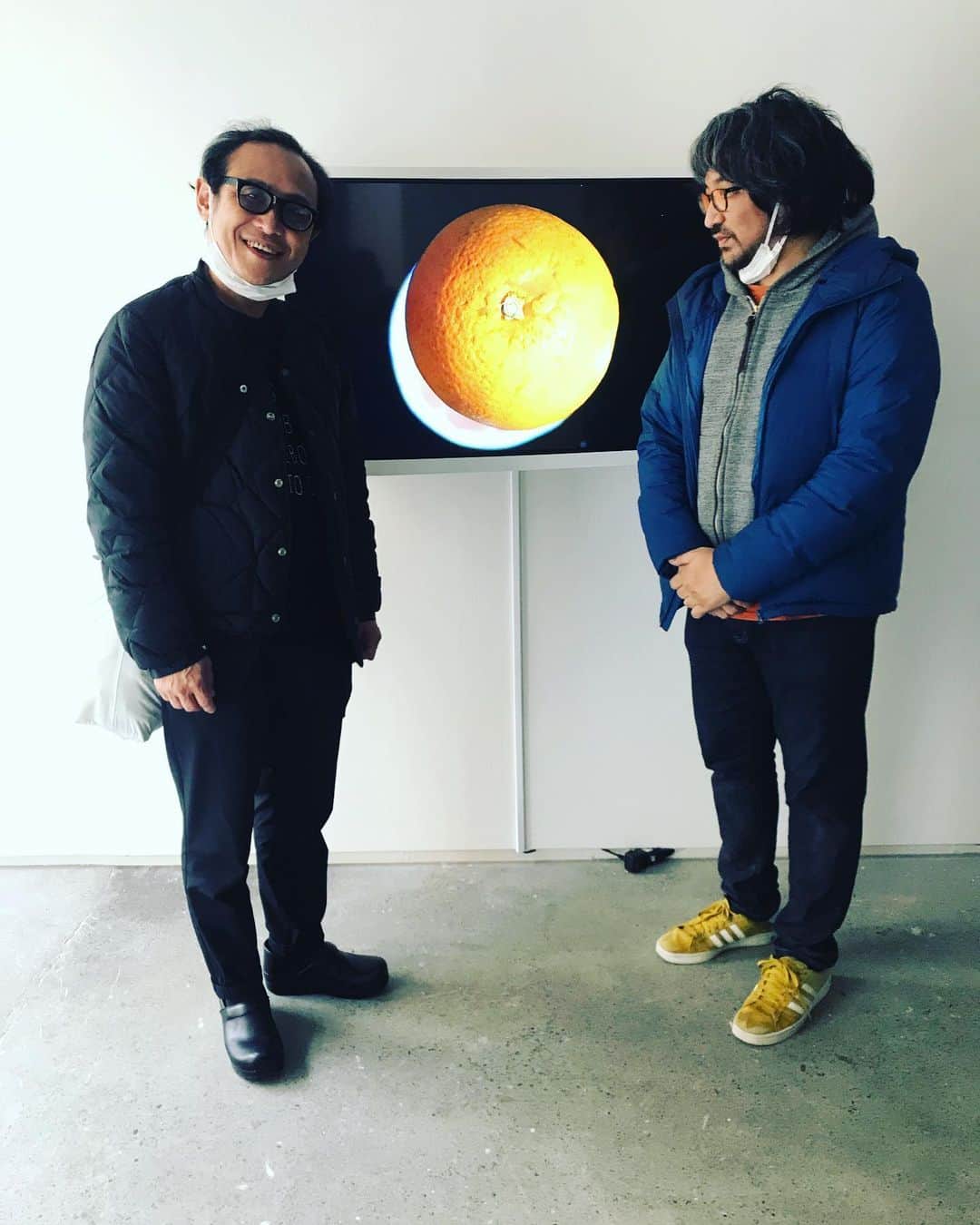 遠山正道さんのインスタグラム写真 - (遠山正道Instagram)「#泉太郎 #takeninagawa 映像の版画化といえるか。太陽と月、ちょっと前の過去とちょっと前の現在、シンプルであることの強さ。」2月29日 14時49分 - masatoyama