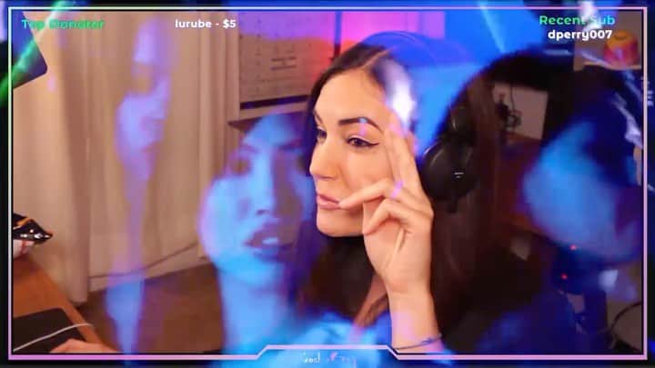 サーシャ・グレイのインスタグラム：「SOUND UP! ‪My brain was thinking of S.T.A.Y. by @HansZimmer from Interstellar, but this is what came out instead. Join me on twitch.tv/sashagrey for more future meme-able moments 😂 ‬ ‪-Thanks to @sobryus for the edit-‬」