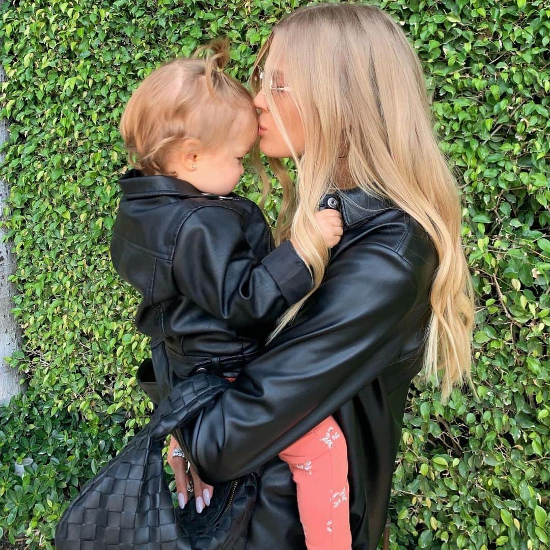 ヴィタ・シドルキナさんのインスタグラム写真 - (ヴィタ・シドルキナInstagram)「Me and my boo💕」2月29日 7時33分 - vitasidorkina