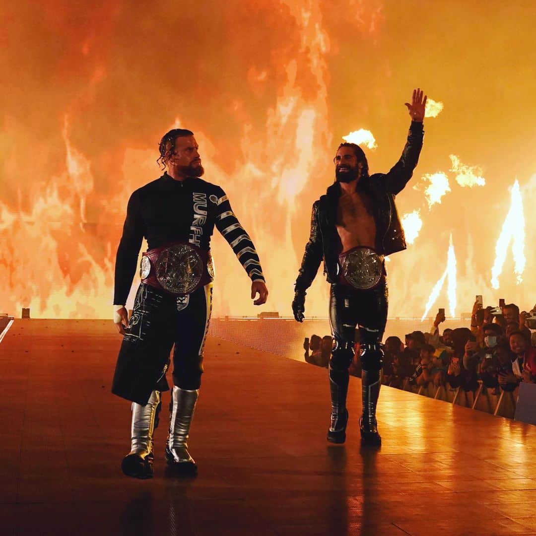セス・ロリンズのインスタグラム：「A live look in at the wrestling world. #mondaynightmessiah #eyesforward」