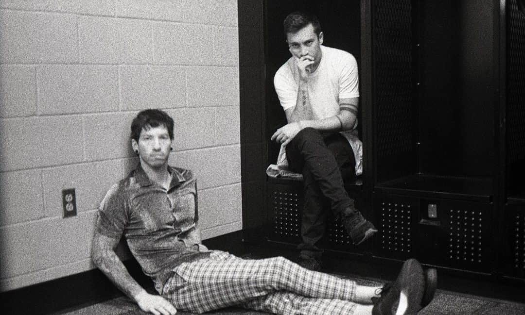 トゥエンティ・ワン・パイロッツのインスタグラム：「what you see here is a moody band pic. comment below when you see the mood for yourself.」