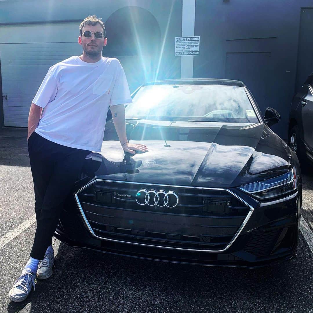 サム・クラフリンのインスタグラム：「Thank you @audi for letting me me whip around LA in style. What a blessing it is to drive this beast. 😍 #audia7  @tonyameli @audiuk  #ad」