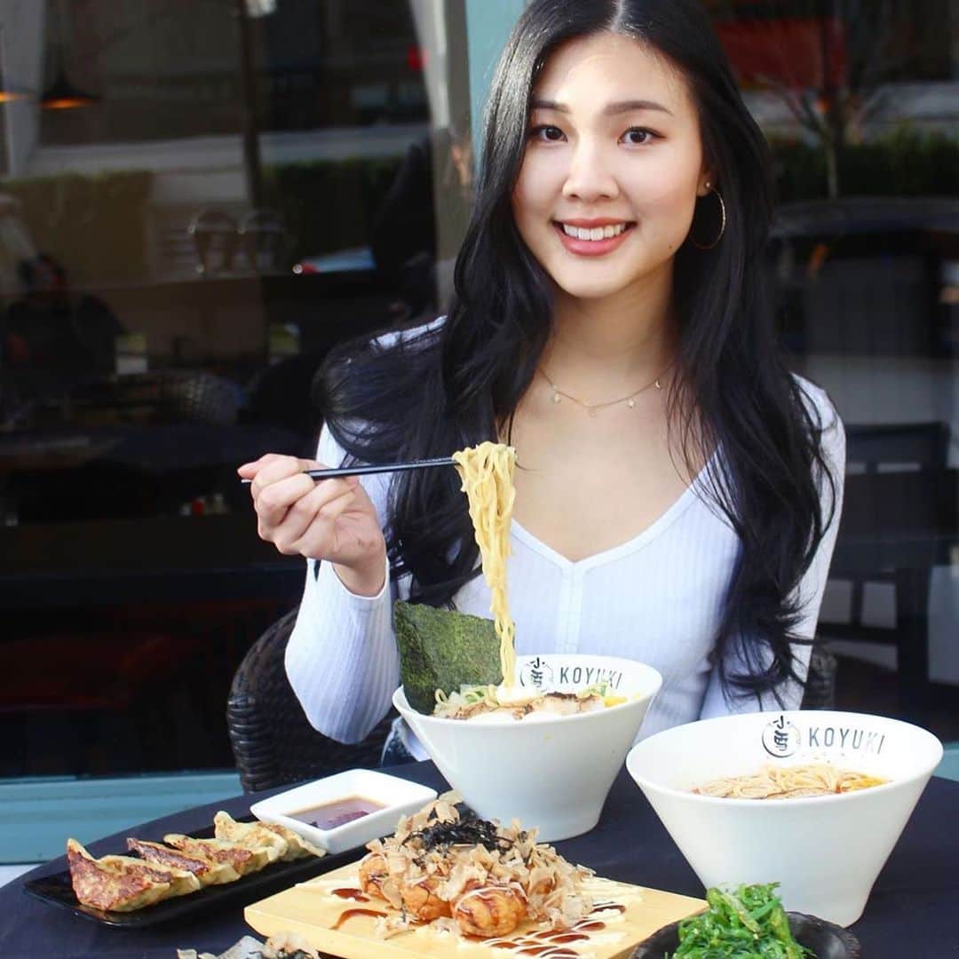のインスタグラム：「Posted @withregram • @foodofvancity 🍜$100 VALUE GIVEAWAY🍜 I’ve partnered up with @koyukiramen for a giveaway! TWO lucky winners will each win $50 in giftcards to Koyuki Ramen! Koyuki Ramen specializes in Sapporo style ramen with rich and creamy soup base! They also make delicious sides such as takoyaki, okonomiyaki and gyoza! . TO ENTER: 1️⃣ Follow @foodofvancity and @koyukiramen 2️⃣ like this photo 3️⃣ Tag your Ramen Buddy (unlimited entries, 1 tag =1 entry) . 🚨This contest will run till March 13 ((All  over Lower Mainland)) 🚨Winners will be announced on March 14  Per Instagram rules, we must mention this is in no way sponsored, administered, or associated with Instagram, Inc. By entering, entrants confirm they are 13+ years of age, release Instagram of responsibility, and agree to Instagram’s term of use.」