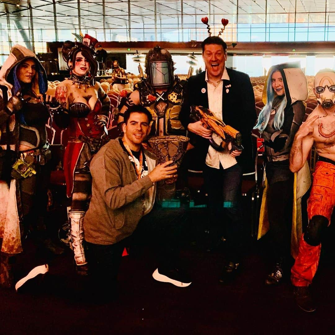 イーライ・ロスさんのインスタグラム写真 - (イーライ・ロスInstagram)「Two Wild & Crazy Guys at #paxeast2020 Thank you Randy Pitchford and the whole @borderlands family for making me feel so welcome. We are going to make some MAYHEM.」2月29日 8時29分 - realeliroth