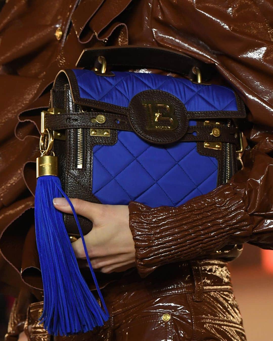 Fashion Weekのインスタグラム：「Texture 🙌 Runway details @balmain. 📸 by @gettyimages at #PFW」
