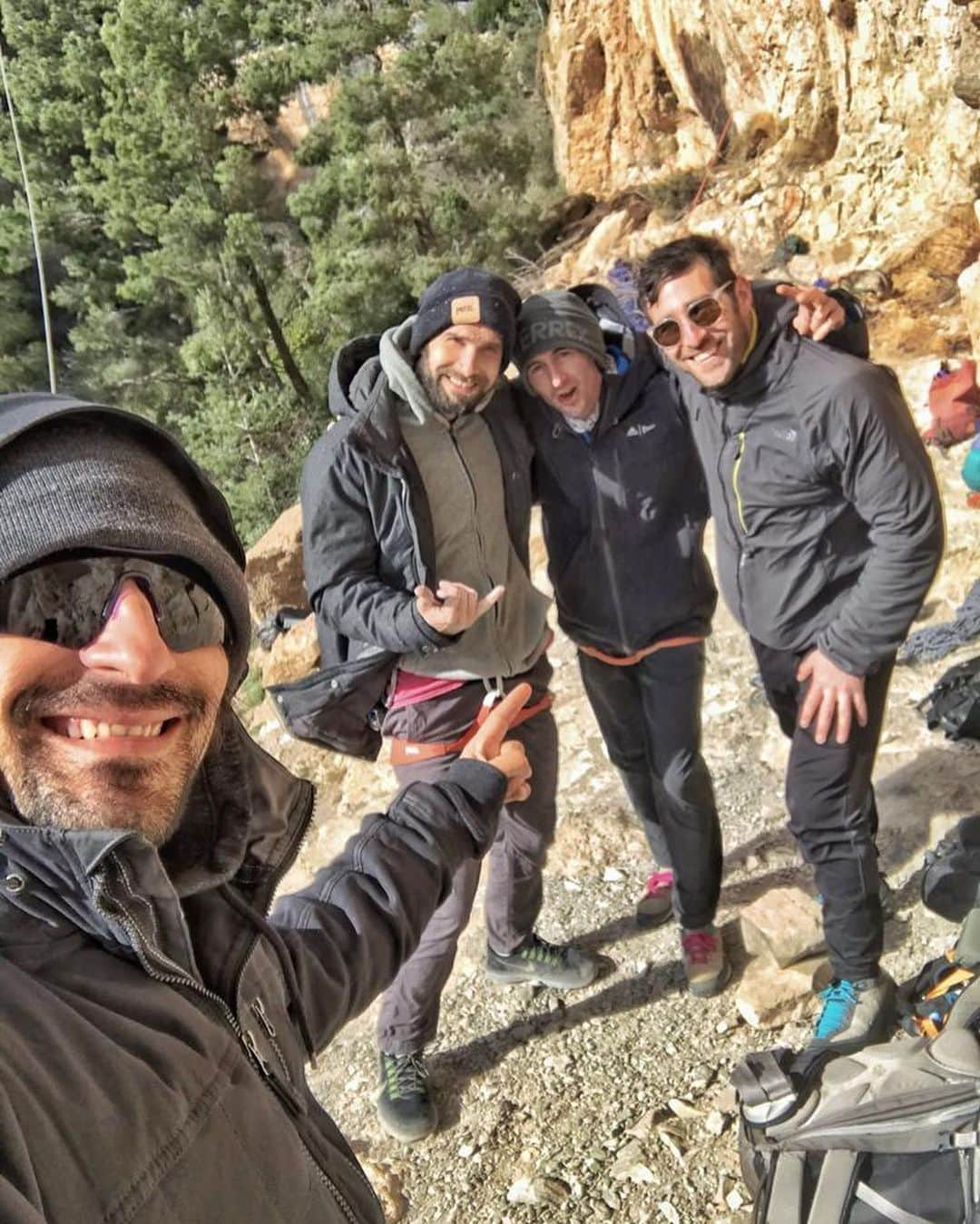 クリス・シャーマさんのインスタグラム写真 - (クリス・シャーマInstagram)「Great to spend a couple days back at@one of my favorite climbing areas #siurana with such a good crew. Psyched to come back soon and hopefully finish off the majestic line “La Reina Mora” 📸 @henning_wang_  @yuji_hirayama_stonerider @sachiamma @dave_graham_ @brettlowell @alizee_dufraisse」2月29日 8時37分 - chris_sharma