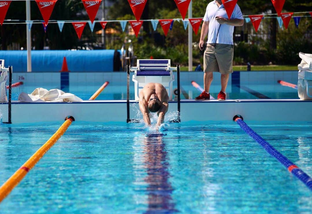トラビス・マホーニーのインスタグラム：「‘We have how many starts..’ @minnaatherton  Great week of training with the best backstrokers in the country, setting new standards with plenty of fun racing! #racehimjerry 📷 @tristanhollard」