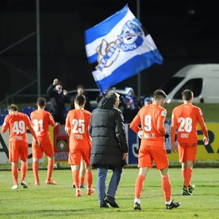 SVホルンさんのインスタグラム写真 - (SVホルンInstagram)「3:3 nach einem verrückten Spiel gegen den FAC.  Nach 2:0 Rückstand dreht man die Partie durch Umstellungen nach der Pause mit einem Hattrick von @jorgecanillas9 und muss sich schließlich doch wieder nur mit einem Punkt nach einem späten Ausgleich durch einen Eckball begnügen! Die Moral stimmt ! Wenn es auch letztlich durch einen späten Treffer nicht ganz zum Sieg gereicht hat, so hat man sogar einen 2 Torerückstand aufholen können! #SVHorn #ligazwa#challengeliga2 #einpunkt #auswärtsspiel #bepartofit」2月29日 8時46分 - svhorn1922