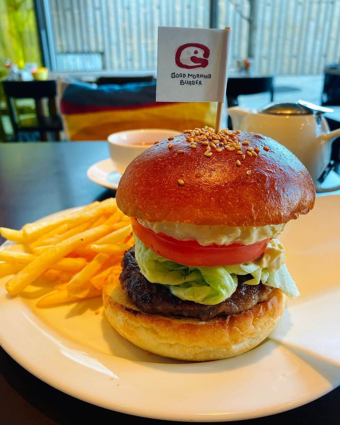 尾崎ありささんのインスタグラム写真 - (尾崎ありさInstagram)「📍GOOD MORNING CAFE ﻿ ﻿ おはよう🤤🍔❤️ ﻿ ﻿ 朝から開店前の薬局に行列ができてたよ😷😷😷﻿ ﻿ ﻿  #トーキョーミント #tokyomintoo #ミントアンバサダー #goodmornigcafe #goodmorning #gm #グッドモーニングカフェ #あさごぱん #カフェ巡り #cafe #モーニング #ハンバーガー #ハンバーガー部 #hamburger #breakfast #朝ごはん #朝 #gourmet #グルメ #東カレ倶楽部」2月29日 8時56分 - also1219