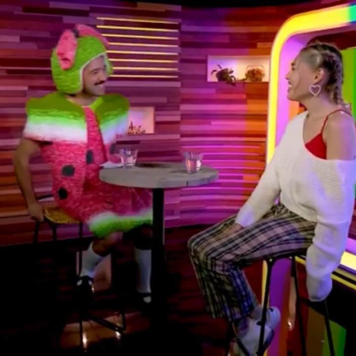 Phil Fergusonのインスタグラム：「HAPPY MARDI GRAS!  So the last ep of#junkeegras is up and I got to chat to my pal @ajclementine_!  Thanks @junkeedotcom and @instagram for having me, you can check out all the episodes on JUNKEES FB and IGTV!  Hope everyone has a fun and safe weekend!」