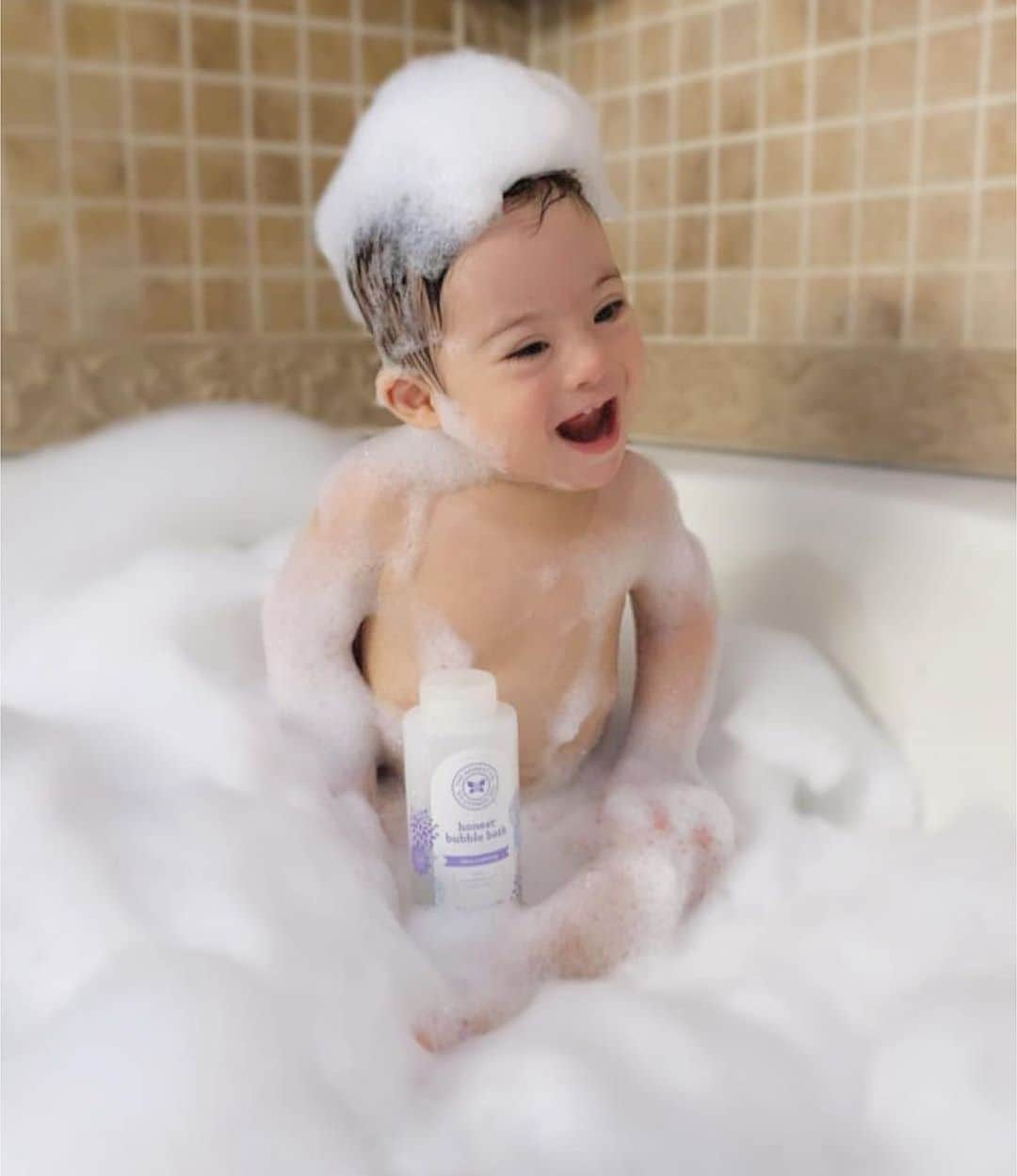 The Honest Companyさんのインスタグラム写真 - (The Honest CompanyInstagram)「Who else is making Friday BUBBLY?! 🛁🤩 #ThatsHonest #HonestCompany #HonestIRL rg | @nickjrsjourney」2月29日 9時01分 - honest