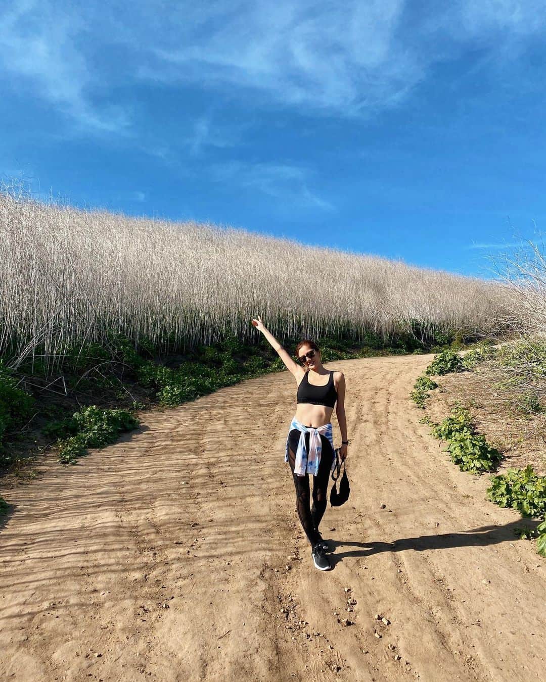 のインスタグラム：「One of my favorite hobby felt so good🌞♥️Hiking makes me happy ~ . . . #california #hike #hiking #ootd #picoftheday #nature」