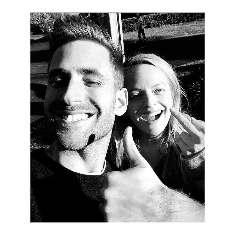 のインスタグラム：「• The • Invisible • Man •  is OUT TODAY!! It’s Good. Like REALLY really GOOD!  Don’t trust me. Trust Rotten Tomatoes 🍅  Hope you guys enjoy!! 🖤🖤🖤 @elisabethmossofficial  @theinvisiblemanmovie  @blumhouse  @universalpictures」