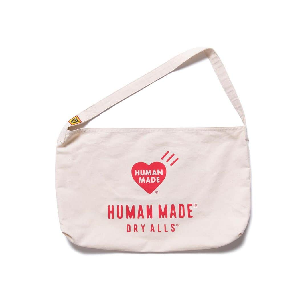 HUMAN MADEさんのインスタグラム写真 - (HUMAN MADEInstagram)「"PAPERBOY BAG" now available in store and online. www.humanmade.jp  コットンツイル素材のニュースペーパーバッグです。両面にグラフィックプリントを採用。使い勝手のよい小ぶりなサイズが特徴です。 News paper bag made of cotton twill with graphic print on both sides.」2月29日 11時17分 - humanmade