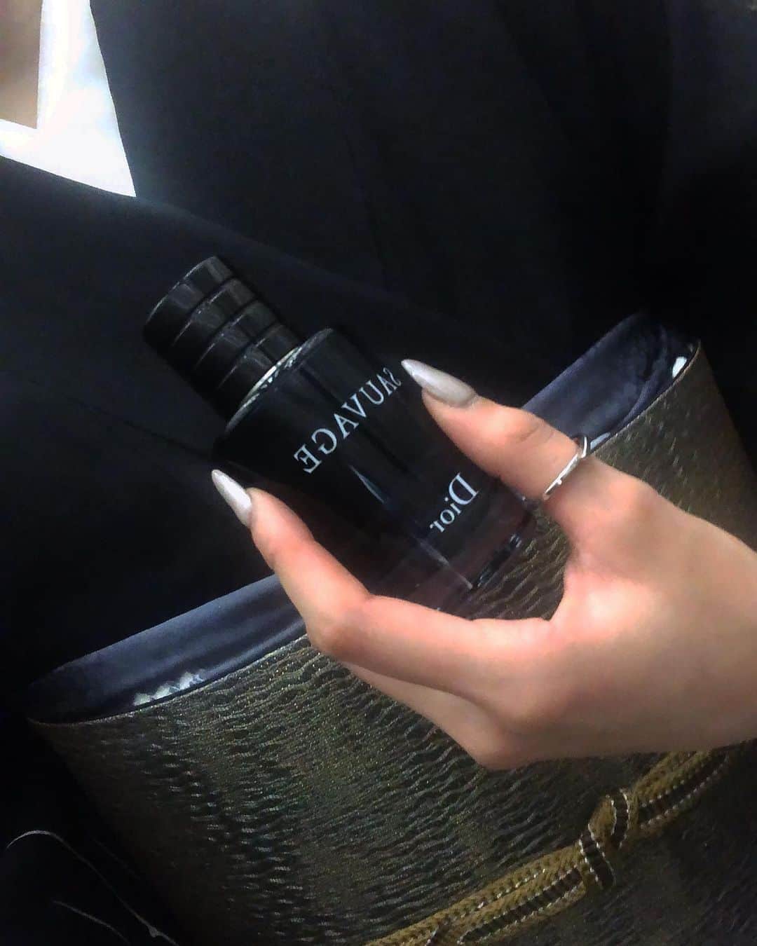 浅野琳のインスタグラム：「... new fragrance. #dior」