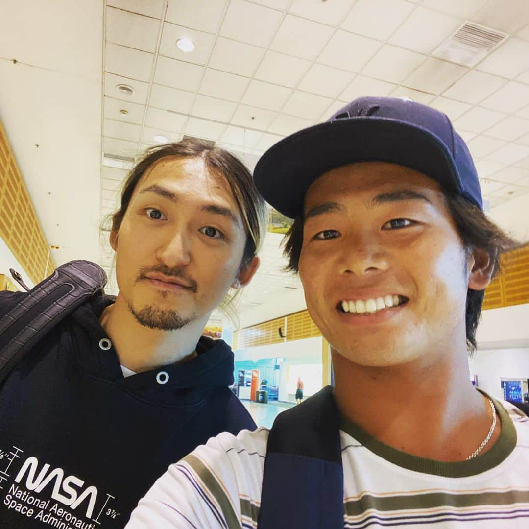 大原洋人さんのインスタグラム写真 - (大原洋人Instagram)「Sydney airportにて。。 ミーハーです笑 #全員後ろ姿でも気づいた #oneokrock #ちなみに同じ事務所 #アミューズ」2月29日 11時57分 - hirotoohhara