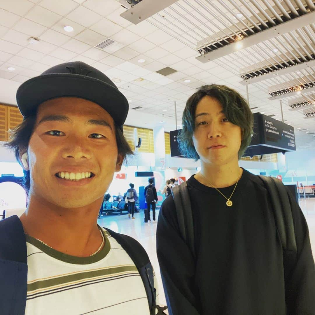 大原洋人さんのインスタグラム写真 - (大原洋人Instagram)「Sydney airportにて。。 ミーハーです笑 #全員後ろ姿でも気づいた #oneokrock #ちなみに同じ事務所 #アミューズ」2月29日 11時57分 - hirotoohhara