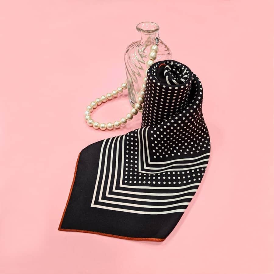 STRIPE DEPARTMENTさんのインスタグラム写真 - (STRIPE DEPARTMENTInstagram)「Pick Up Item﻿ 【HUMAN WOMAN （ヒューマンウーマン）】﻿ 春コーデのポイントに、スカーフが大活躍！﻿ HUMAN WOMAN （ヒューマンウーマン）のスカーフでいつものスタイリングを華やかに。﻿ シルクの光沢、滑らかな心地よい肌触り。ヒューマンウーマンオリジナルドットシルクスカーフ。バッグや首元、手首やヘアに巻いたり、アレンジは色々❤️﻿ ﻿ ﻿ ✔️その他HUMAN WOMAN の商品は @stripedepartment プロフィールURLよりご覧いただけます。﻿ ﻿ ﻿ 🛍MARNIのバッグもストデパで発売中🛍﻿ ﻿ ﻿ #ストデパwomen﻿ #ストデパ #ストライプデパートメント #stripedepartment﻿ #humanwoman #ヒューマンウーマン﻿ #MARNI #マルニ﻿ #scarf #silk #スカーフ #シルク #スカーフアレンジ #スカーフコーデ﻿ #ドットスカーフ #アレンジ #アクセ #アクセサリー #アクセサリー #ヘアアレンジ #スカーフバッグ﻿ ﻿」2月29日 12時00分 - stripedepartment