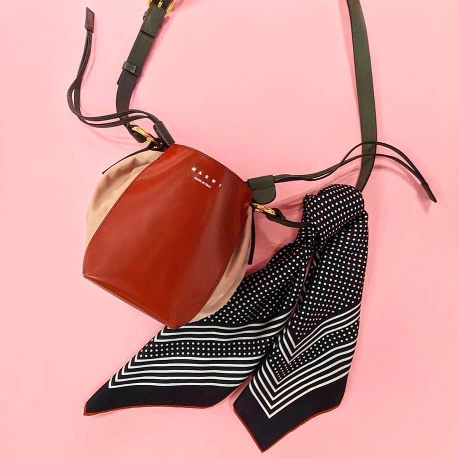 STRIPE DEPARTMENTさんのインスタグラム写真 - (STRIPE DEPARTMENTInstagram)「Pick Up Item﻿ 【HUMAN WOMAN （ヒューマンウーマン）】﻿ 春コーデのポイントに、スカーフが大活躍！﻿ HUMAN WOMAN （ヒューマンウーマン）のスカーフでいつものスタイリングを華やかに。﻿ シルクの光沢、滑らかな心地よい肌触り。ヒューマンウーマンオリジナルドットシルクスカーフ。バッグや首元、手首やヘアに巻いたり、アレンジは色々❤️﻿ ﻿ ﻿ ✔️その他HUMAN WOMAN の商品は @stripedepartment プロフィールURLよりご覧いただけます。﻿ ﻿ ﻿ 🛍MARNIのバッグもストデパで発売中🛍﻿ ﻿ ﻿ #ストデパwomen﻿ #ストデパ #ストライプデパートメント #stripedepartment﻿ #humanwoman #ヒューマンウーマン﻿ #MARNI #マルニ﻿ #scarf #silk #スカーフ #シルク #スカーフアレンジ #スカーフコーデ﻿ #ドットスカーフ #アレンジ #アクセ #アクセサリー #アクセサリー #ヘアアレンジ #スカーフバッグ﻿ ﻿」2月29日 12時00分 - stripedepartment